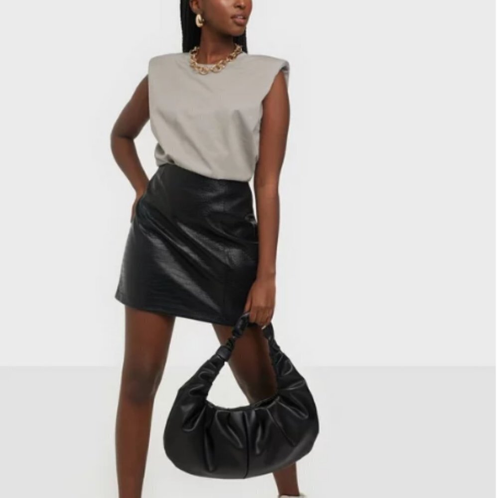 Vero Moda Shoulder Pads Tank Top - Picture 2 of 3